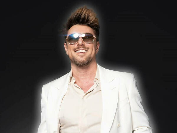 Преместиха концерта на Миро пред Общината