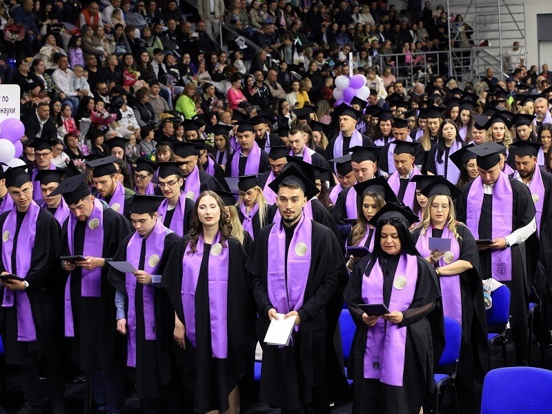 Випуск 2024 на Шуменския университет се дипломира