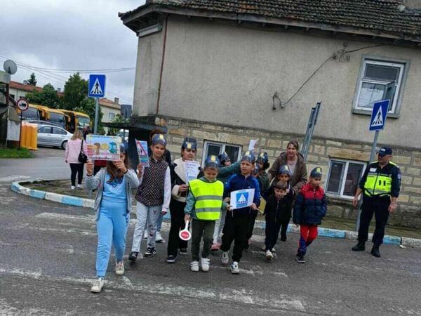 Деца учиха правилата за пресичане