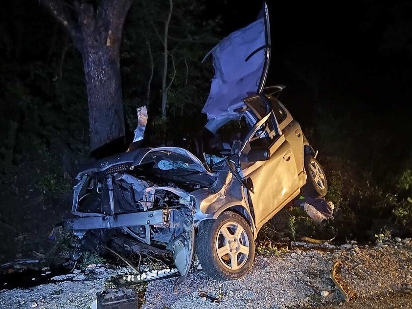 Тежка катастрофа с двама пострадали младежи