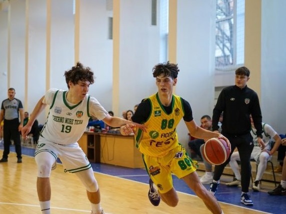 Шуменски баскетболисти – юношески национали