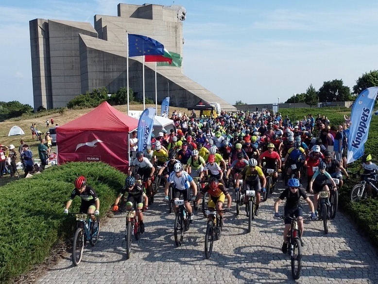 Колоездачи и бегачи на старт в Шумен