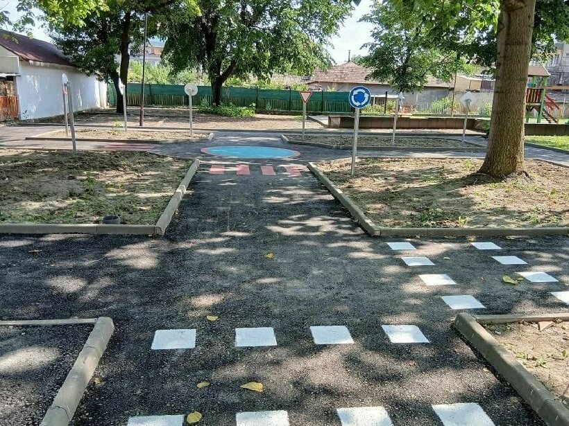 Детска градина с площадка за безопасност на движението