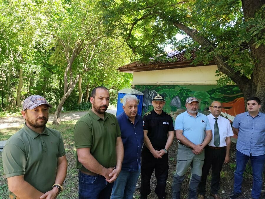 Сигнал: Хищникът е забелязан на пътя между Хан Крум и „Дивдядово“