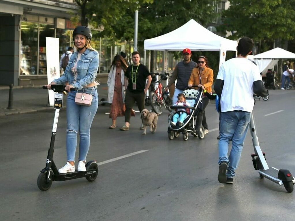 С тротинетка – само по светло, с каска и със застраховка