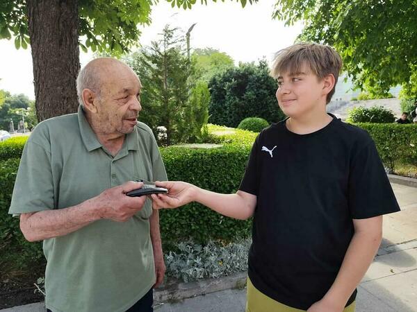 Момче намери и върна изгубен портфейл