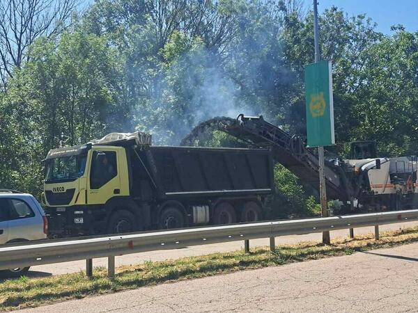 Движението към Петия километър – само в едната лента