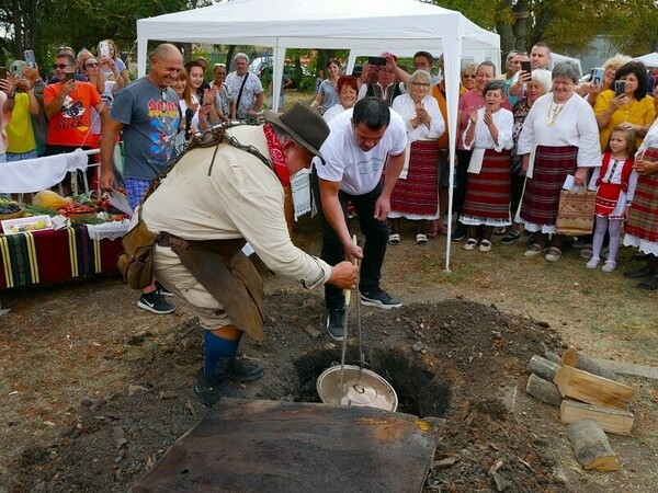Ути Бъчваров ще оценява местни гозби в с. Васил Друмев