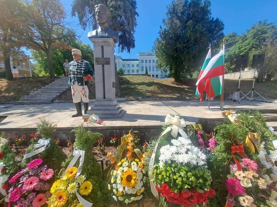 Шумен преклони глава пред подвига на Апостола