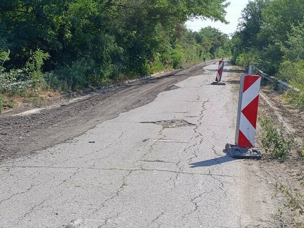 Ремонтират пътя за Лозево, ще е готов до края на октомври