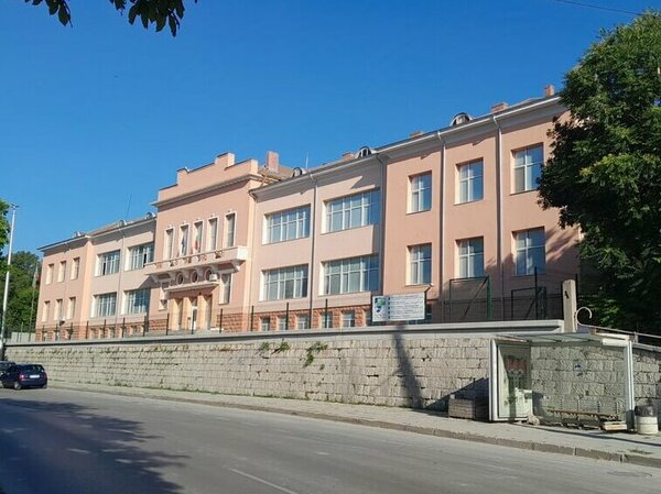 302 свободни места в 44 паралелки в 8. клас