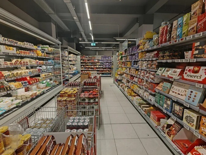 От днес цените се изписват и в левове, и в евро