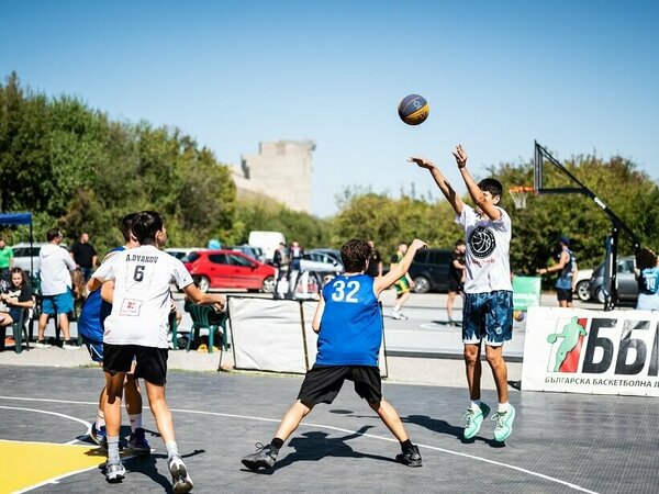 Турнир по стрийтбол в центъра на Шумен