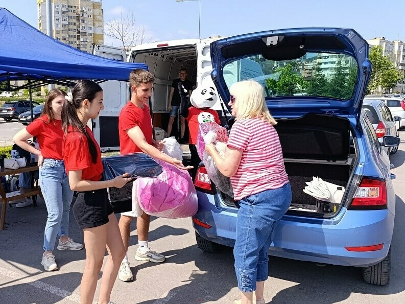 Предаваме дрехи и текстил в три населени места