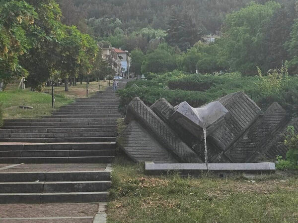 Водната каскада вече работи