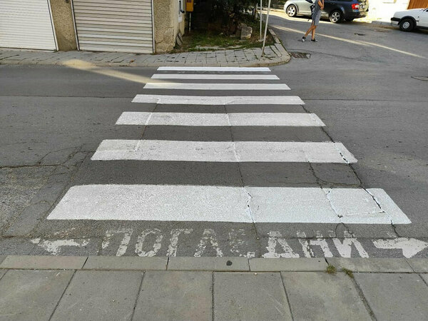 Освежават пешеходните пътеки