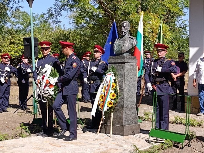 Откриха бюст-паметника на княз Александър I