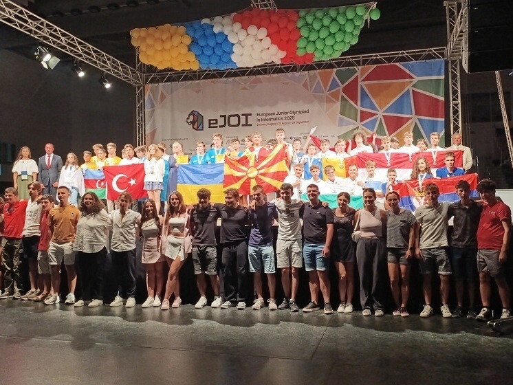 Пет медала за България от Олимпиадата по информатика