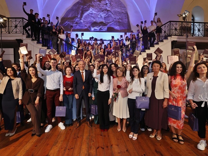 Национална диплома за четирима шуменски ученици