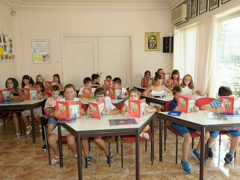 Повече първокласници прекрачват училищния праг