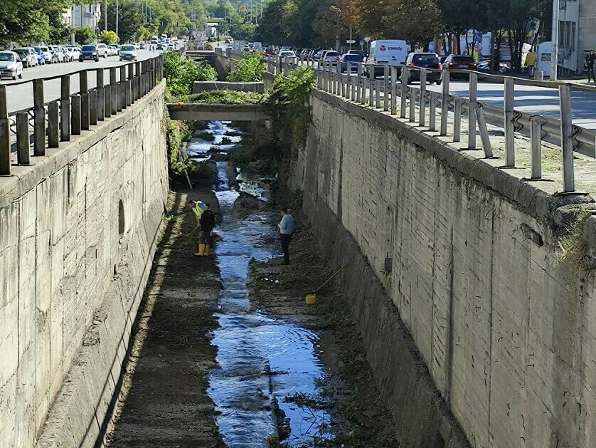Почистват коритото на р. Поройна