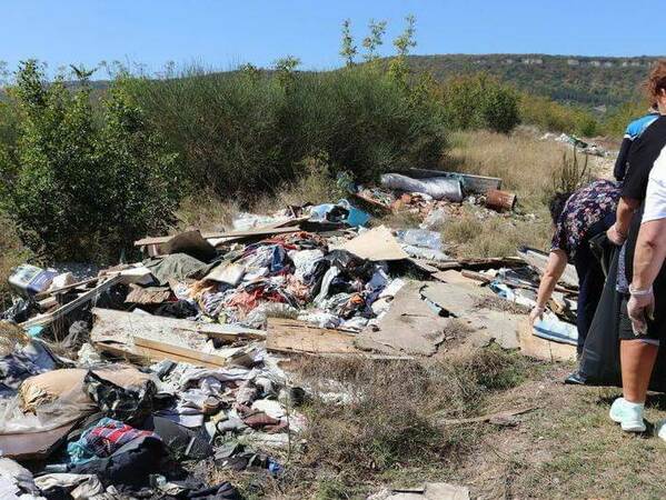 Поне едно нерегламентирано сметище по-малко