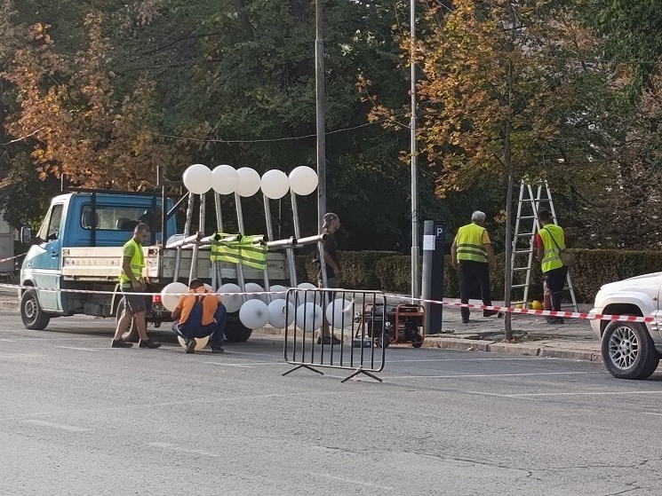 Подменят останалите осветителни глобуси