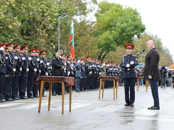 Премиерът: Ръстът на доходите на военнослужещите ще продължи