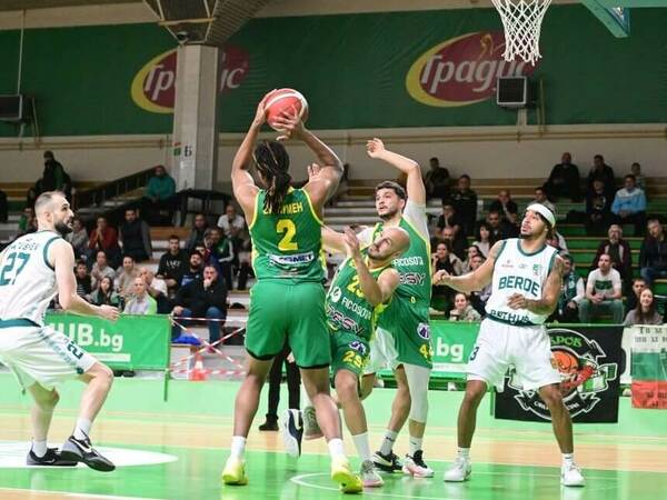 Обновеният „Шумен“ започна сезона със загуба