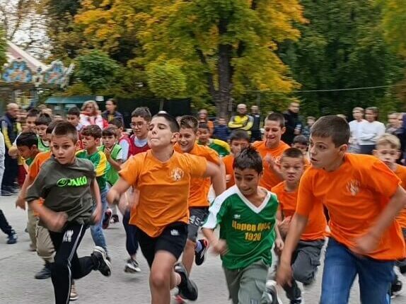 Над 500 ученици мериха сили в крос „Златна есен“