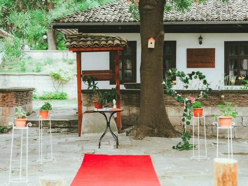 Изнесените сватбени ритуали: по-скъпи, но и все по-предпочитани