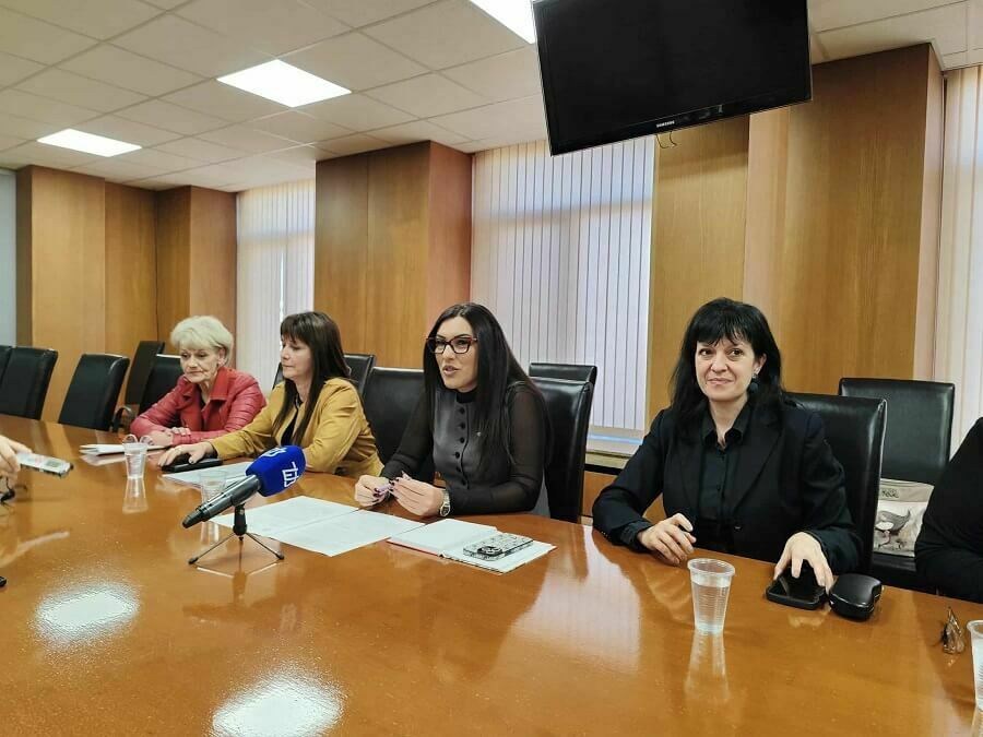 Бави се осигуряването на умни гривни за възрастни