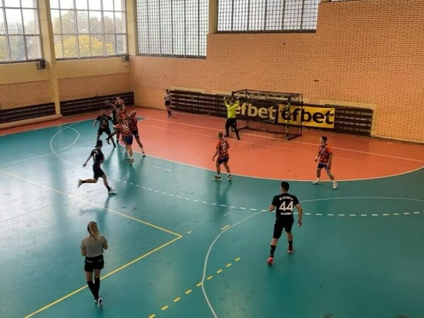 Четвърта победа за хандбалистите на „Шумен 61“