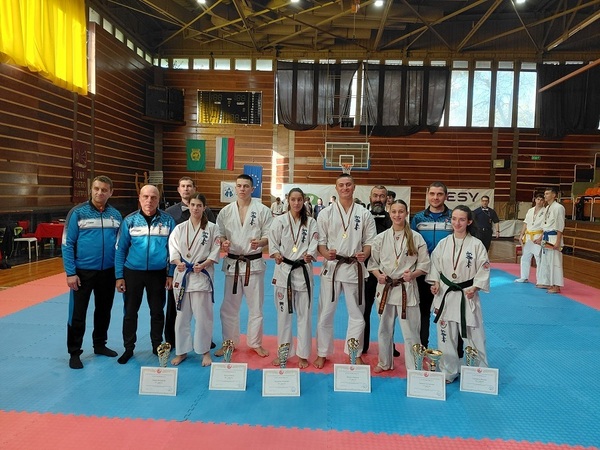 Шест медала за каратистите от СКК „Киокушин“