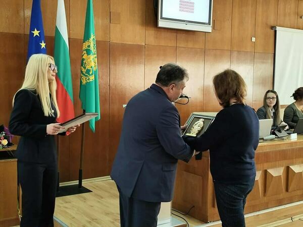 Награда за интензивния сектор на шуменската болница