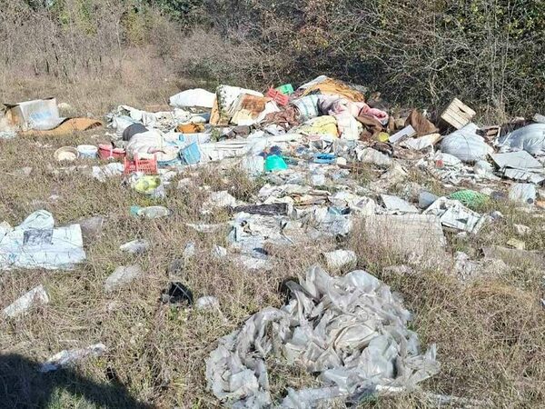 Почистиха сметище от стари гуми и строителни отпадъци