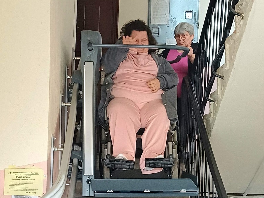 Млада жена вече има достъп до външния свят