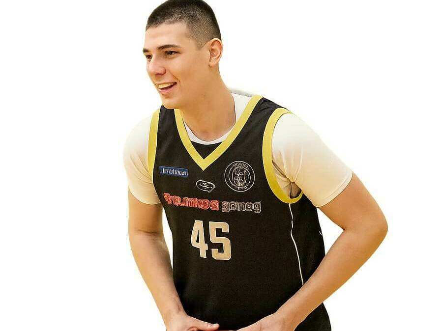 „Шумен“ привлече 19-годишен център