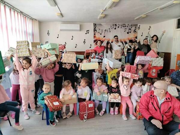Хиляди подаръци от Германия за български деца