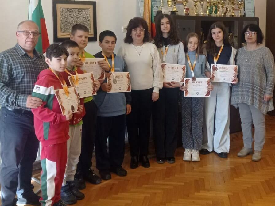 Отличия за осем млади математици