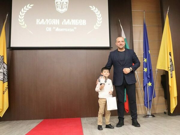 Млад кикбоксьор е спортист №1 на Нови пазар