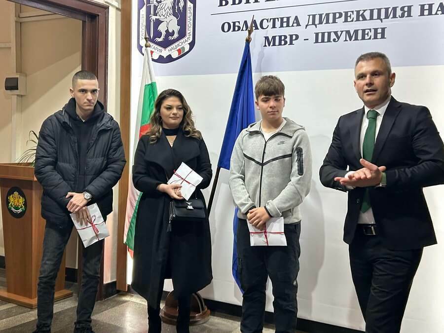 Дарове за деца на загинали служители на МВР