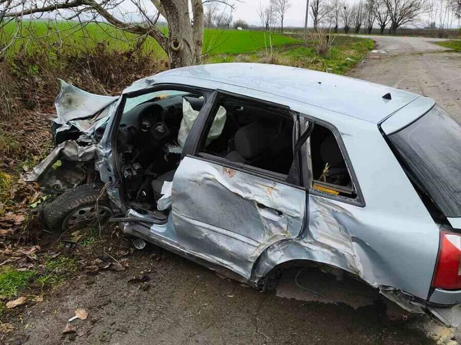 Водач с опасност за живота след катастрофа