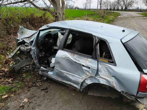 Водач с опасност за живота след катастрофа