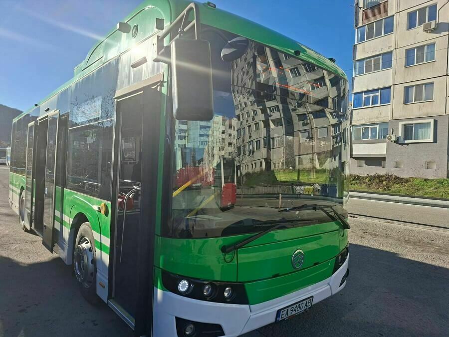 Електробусите вече обслужват пътници