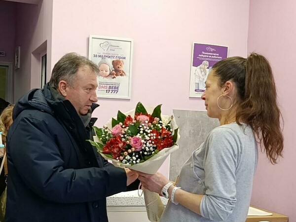 Дарове за семейството на първите бебета за 2026 г.