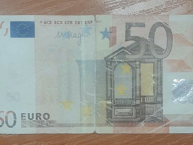 Задържаха шуменец, пазарувал с фалшиво евро