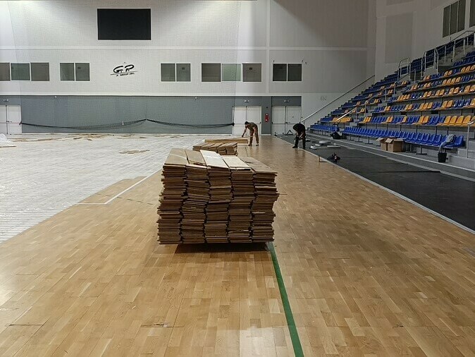 Подготвят за смяна настилката в „Арена Шумен“