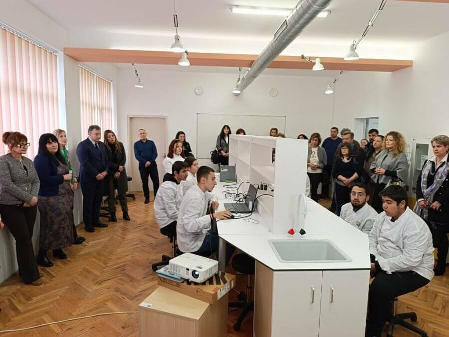 STEM център в Гимназията по селско стопанство