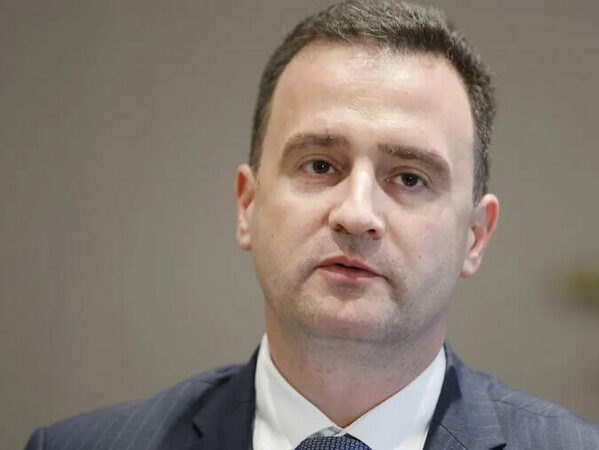 Министър: Ще проверим всеки сигнал за завишена сметка за ток